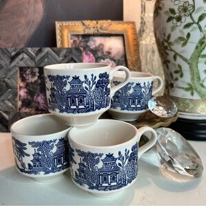 Churchill England set of 4 blue willow cup